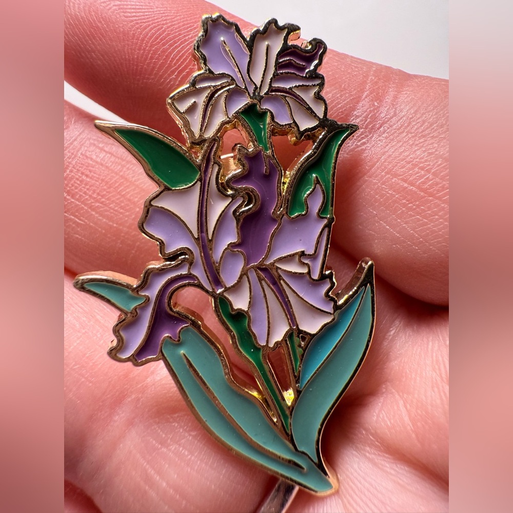 Elegant Floral Enamel Brooch